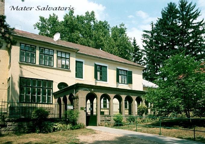 فندق Gödöllőفي  Mater Salvatoris House المظهر الخارجي الصورة